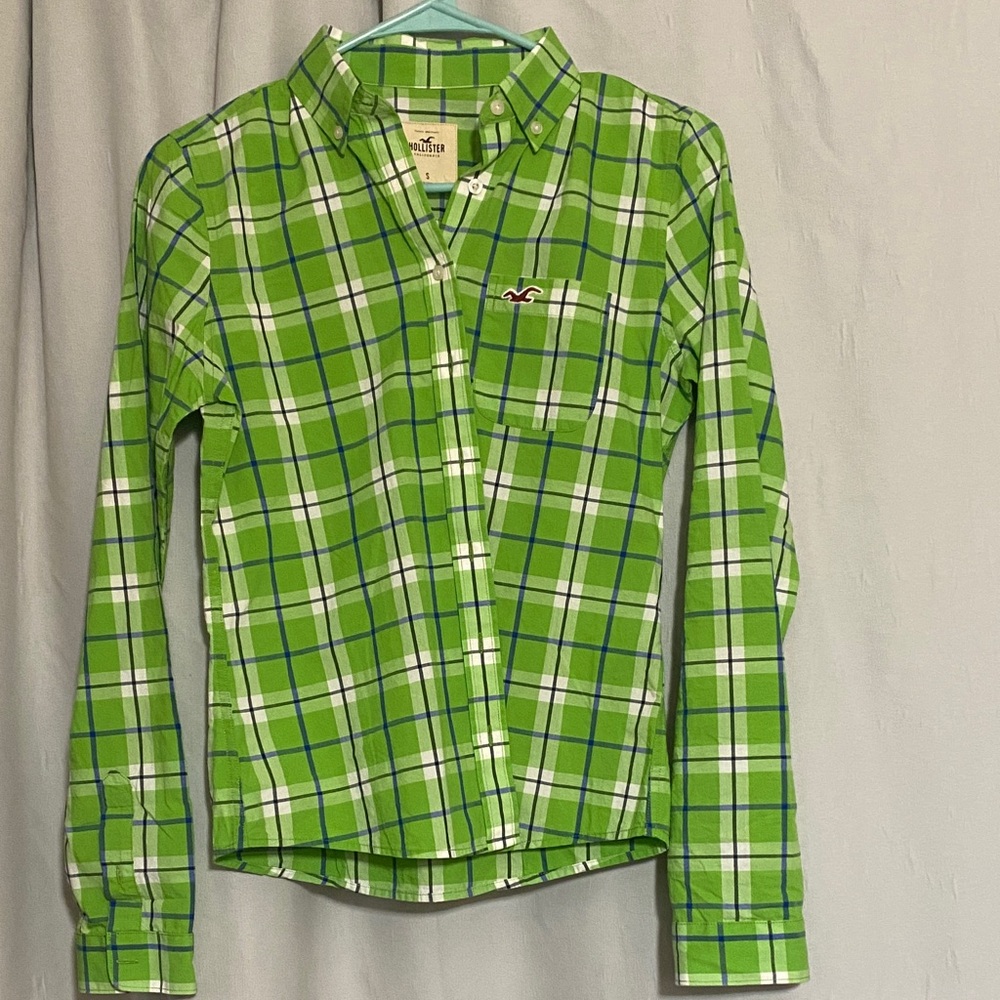 Hollister youth size, small / boys size 18, long sleeve button up plaid shirtnew